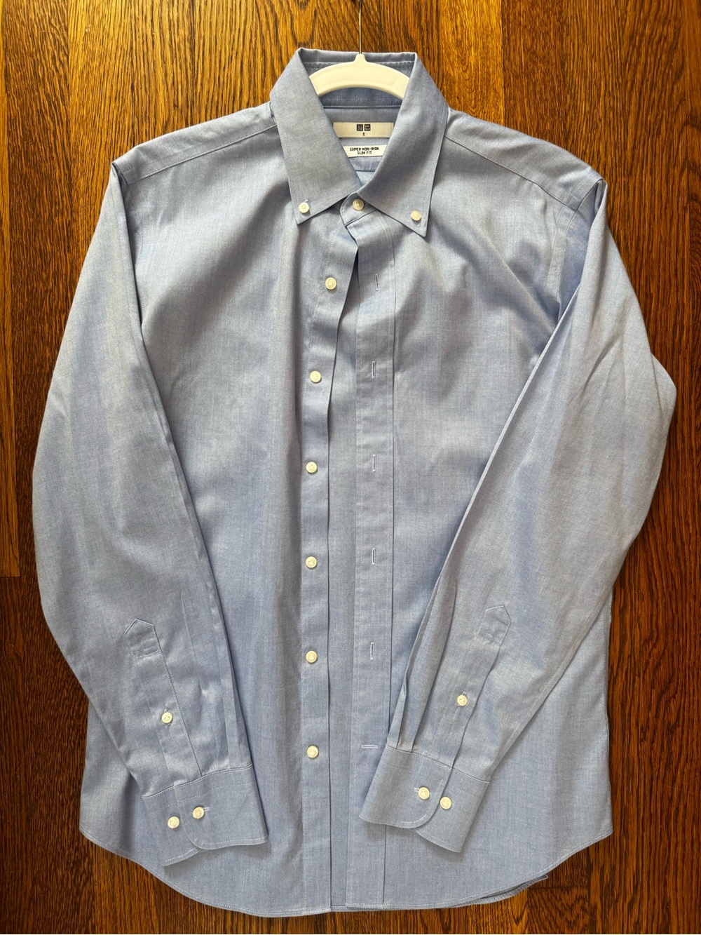 Uniqlo Men's Light Blue Button-Down Oxford Shirt
